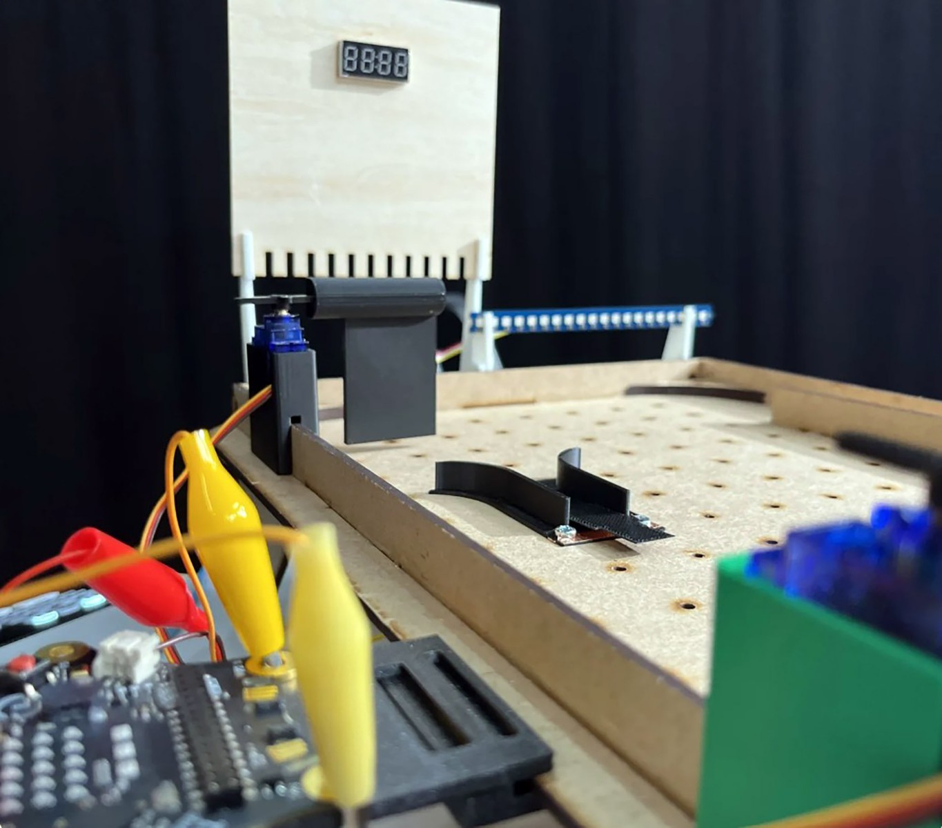 Making-Lernaktivitäten: Flipperkasten