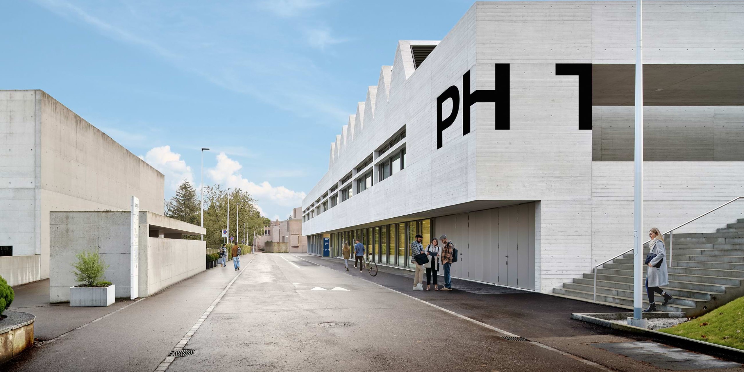 Die PHTG bietet wissenschaftlich fundierte Aus- und Weiterbildungen für Lehrpersonen aller Volksschulstufen und der Sekundarstufe II an.