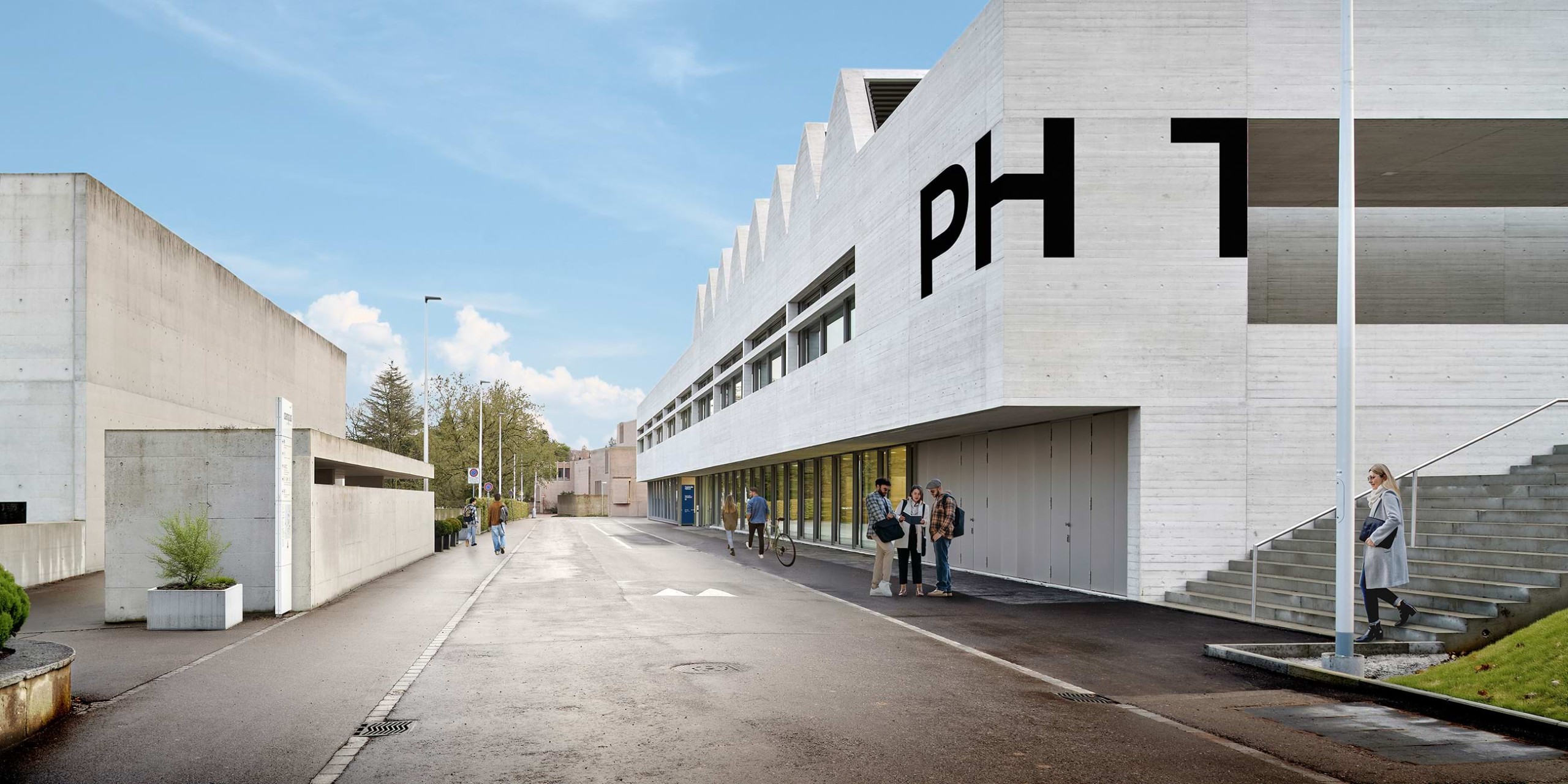 Die PHTG bietet wissenschaftlich fundierte Aus- und Weiterbildungen für Lehrpersonen aller Volksschulstufen und der Sekundarstufe II an.