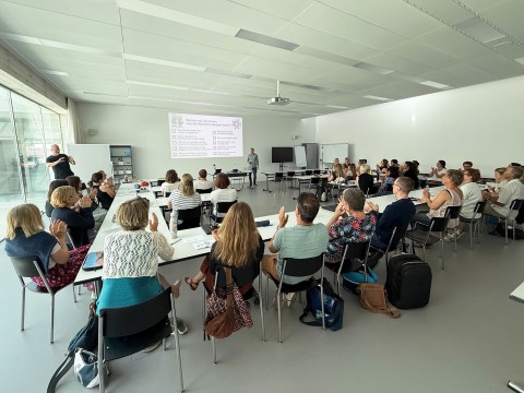 Weiterbildung zum Thema rund um Künstliche Intelligenz für 40 Lehrpersonen aus Bonaduz
