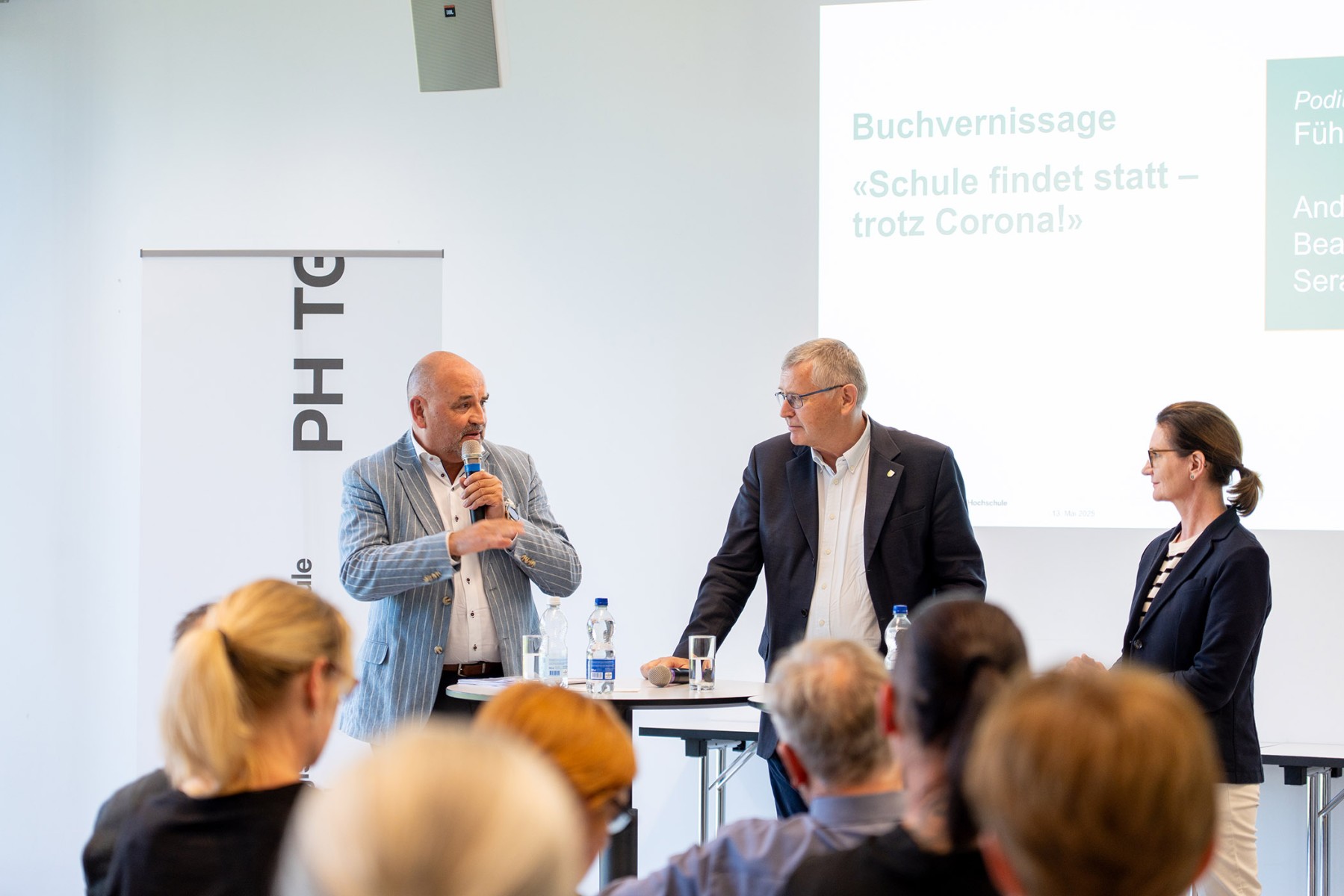 Buch: Schule findet statt – trotz Corona