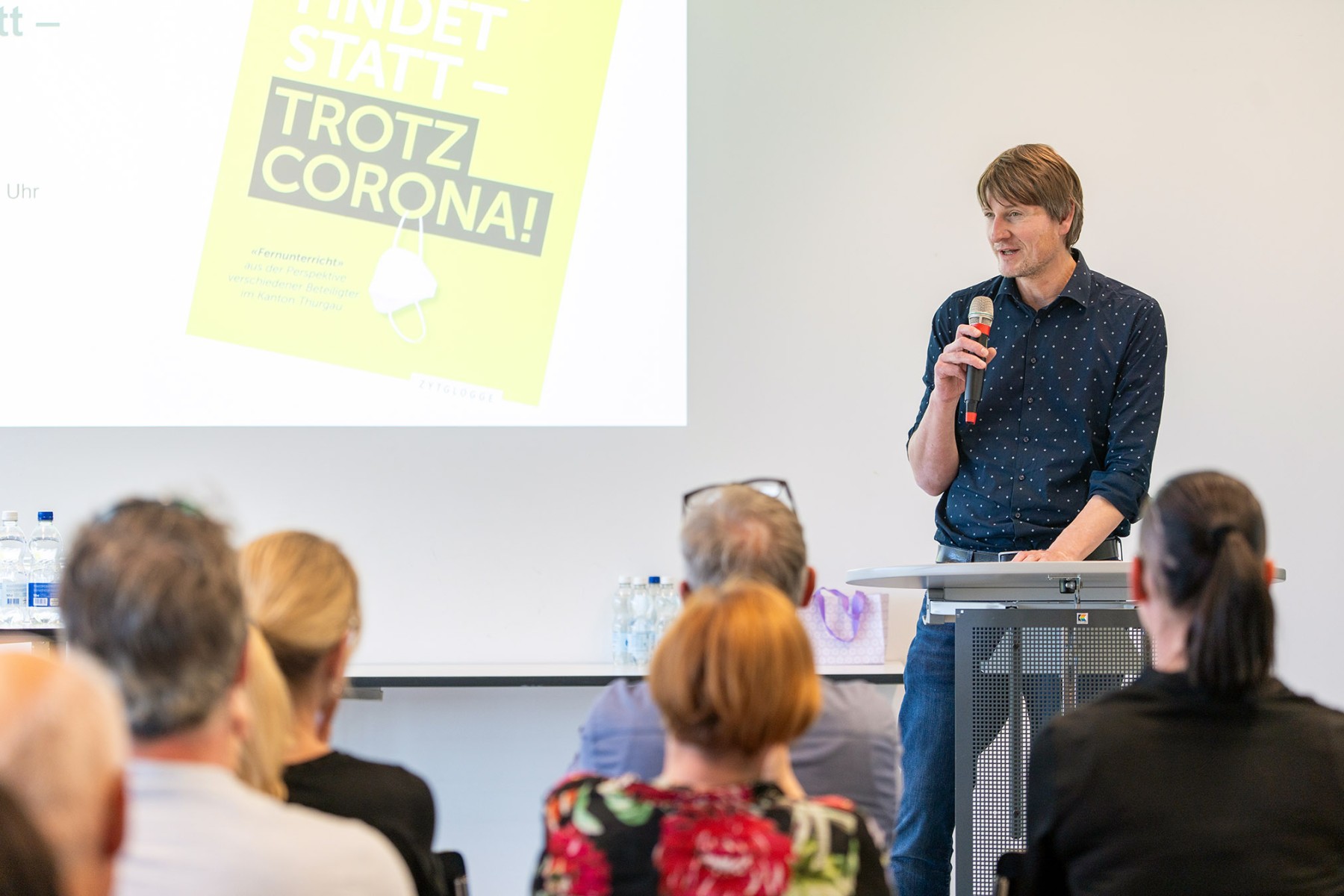 Buch: Schule findet statt – trotz Corona