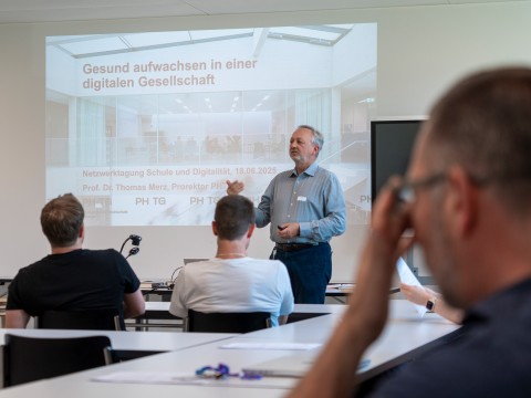Prof. Dr. Thomas Merz spricht am Netzwerktreffen an der PHTG