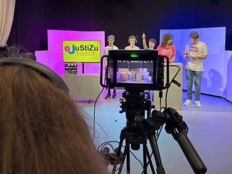 Die Kindern vom Ekkharthof produzieren eine TV-Sendung