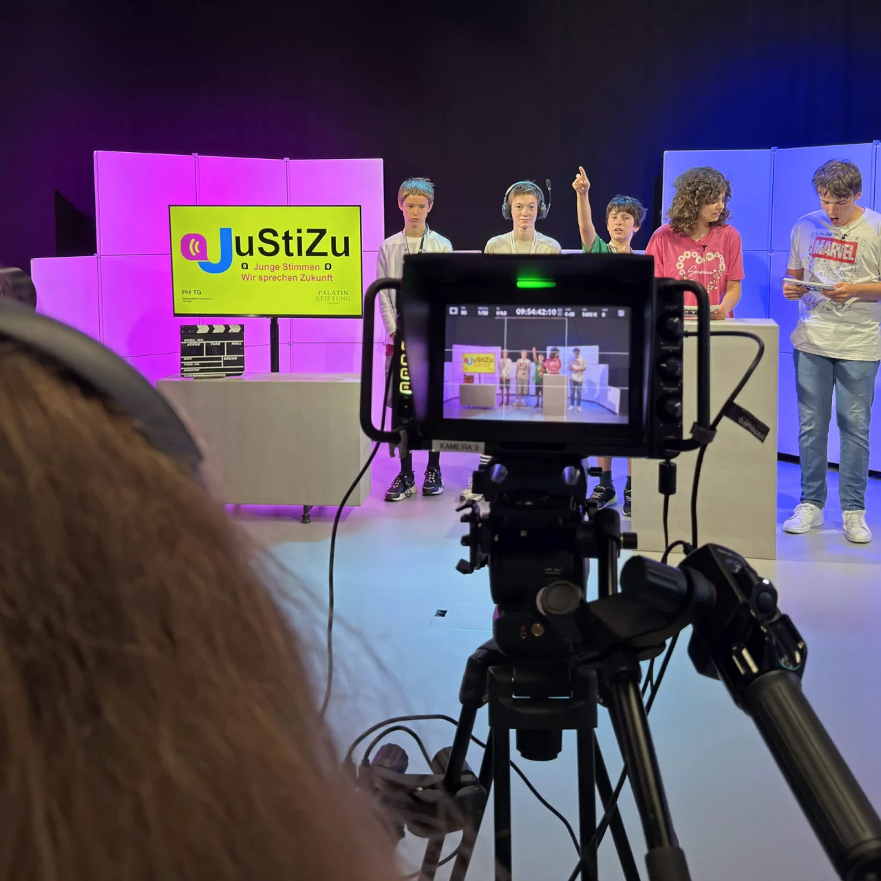 Die Kindern vom Ekkharthof produzieren eine TV-Sendung
