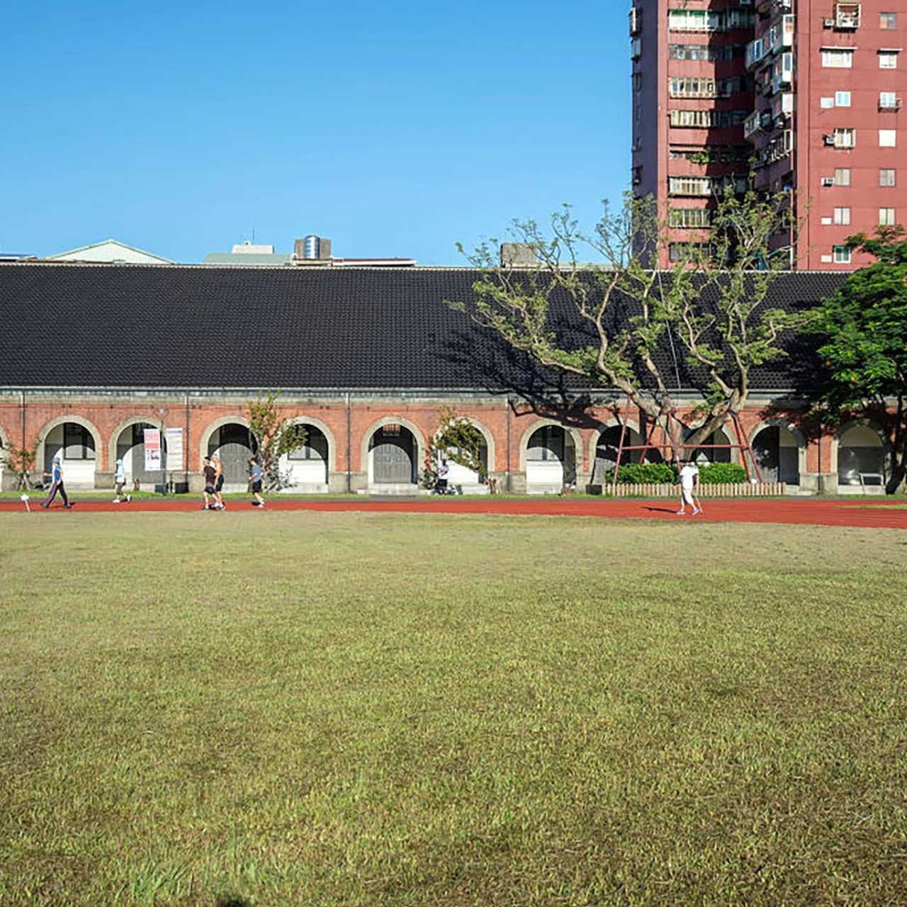 Auf dem Bild wird die Partnerhochschule von der PHTG in Taipei gezeigt. Der Name von ihr ist National Taipei University of Education, Taiwan.