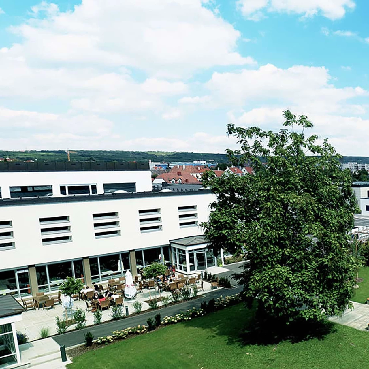 Auf dem Bild wird die Partnerhochschule von der PHTG in Wien gezeigt. Der Name von ihr ist Kirchliche PH Wien/Krems, Österreich.