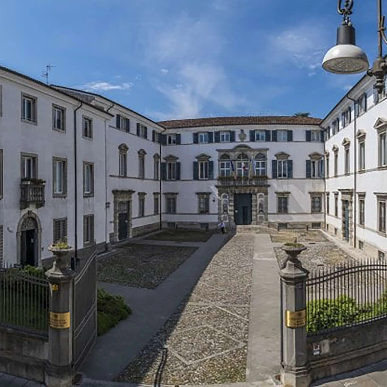 Auf dem Bild wird die Partnerhochschule von der PHTG in Udine in Italien gezeigt. Der Name von ihr ist Università degli Studi di Udine, Italien.