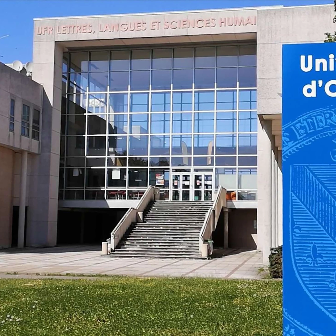 Auf dem Bild wird die Partnerhochschule von der PHTG in Orléans Frankreich gezeigt. Der Name von ihr ist Université d’Orléans, Frankreich, INSPÉ.