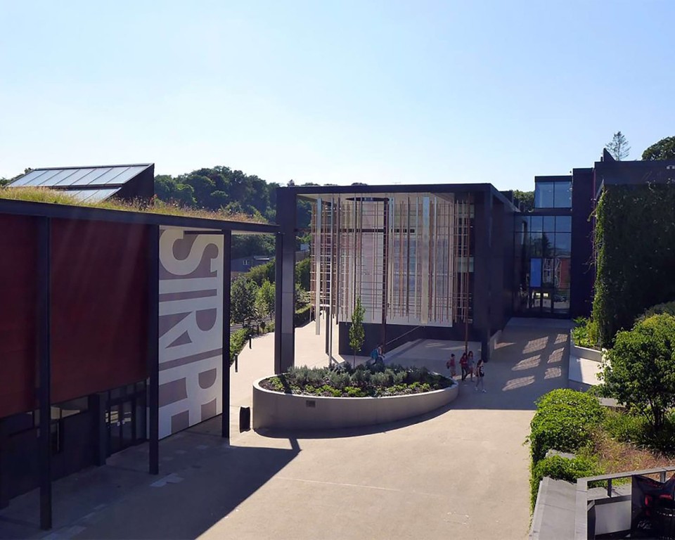 Auf dem Bild wird die Partnerhochschule von der PHTG in Winchester England gezeigt. Der Name von ihr ist University of Winchester, Grossbritannien.